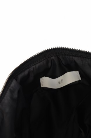 Чанта за лаптоп H&M, Цвят Черен, Цена 64,00 лв.