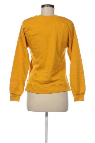 Дамска блуза Bershka, Размер XS, Цвят Жълт, Цена 3,80 лв.