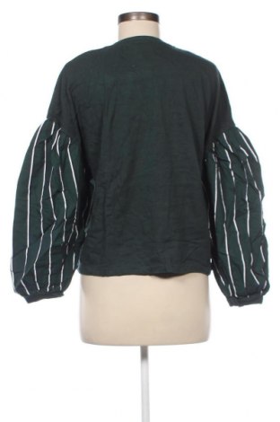 Дамска блуза Bershka, Размер L, Цвят Зелен, Цена 5,70 лв.