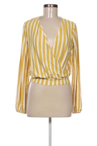 Дамска блуза Bershka, Размер L, Цвят Многоцветен, Цена 19,00 лв.