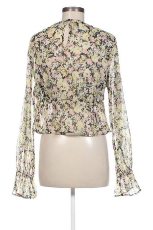 Γυναικεία μπλούζα Gina Tricot, Μέγεθος M, Χρώμα Πολύχρωμο, Τιμή 5,45 €
