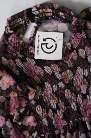 Дамска блуза Mohito, Размер M, Цвят Многоцветен, Цена 36,06 лв.