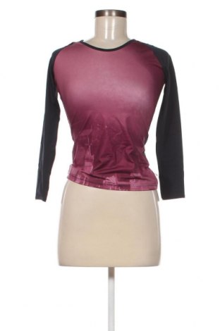 Дамска блуза Nike, Размер XS, Цвят Многоцветен, Цена 77,00 лв.