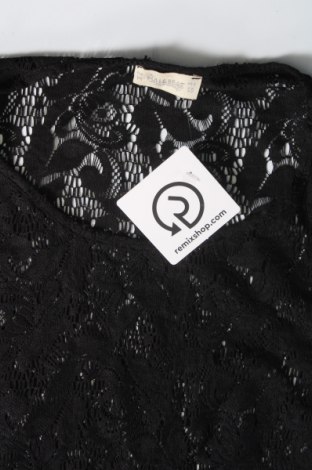 Γυναικεία μπλούζα Pull&Bear, Μέγεθος M, Χρώμα Μαύρο, Τιμή 3,53 €