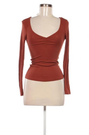 Дамска блуза Pull&Bear, Размер S, Цвят Кафяв, Цена 8,55 лв.