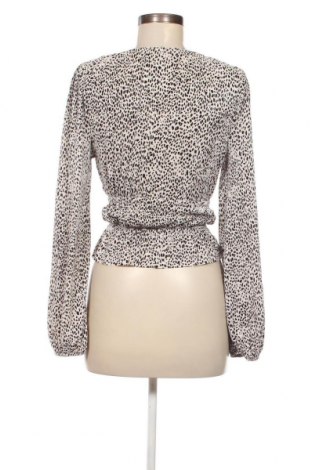 Γυναικεία μπλούζα Pull&Bear, Μέγεθος M, Χρώμα Πολύχρωμο, Τιμή 11,75 €