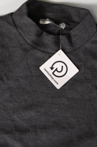 Damen Shirt Pull&Bear, Größe S, Farbe Grau, Preis € 1,98