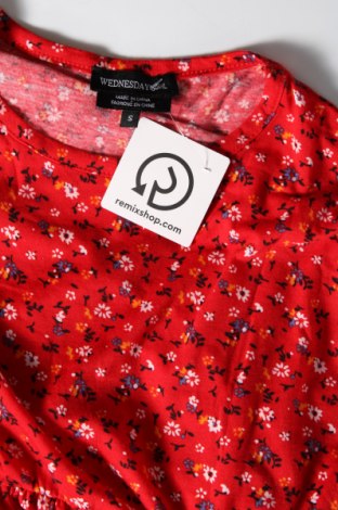 Damen Shirt Wednesday's Girl, Größe S, Farbe Rot, Preis € 3,55