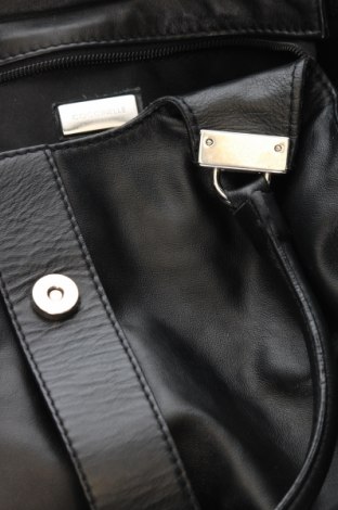 Дамска чанта Coccinelle, Цвят Черен, Цена 196,93 лв.