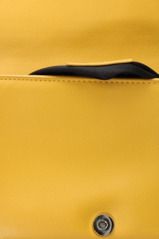 Дамска чанта Zara, Цвят Жълт, Цена 20,00 лв.