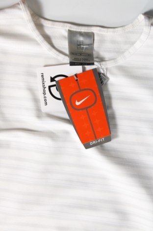 Дамска тениска Nike, Размер M, Цвят Многоцветен, Цена 62,00 лв.