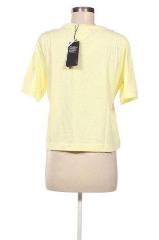 Γυναικείο t-shirt Weekday, Μέγεθος S, Χρώμα Κίτρινο, Τιμή 6,31 €