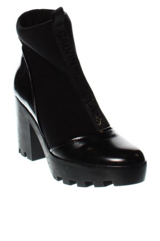 Дамски боти Calvin Klein, Размер 40, Цвят Черен, Цена 137,00 лв.
