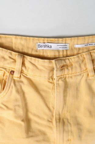 Dámské džíny  Bershka, Velikost M, Barva Žlutá, Cena  367,00 Kč