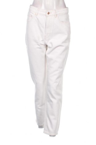 Γυναικείο Τζίν Bershka, Μέγεθος M, Χρώμα Λευκό, Τιμή 8,90 €