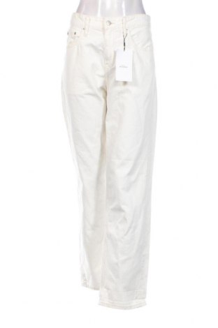 Дамски дънки Calvin Klein Jeans, Размер XL, Цвят Екрю, Цена 88,92 лв.