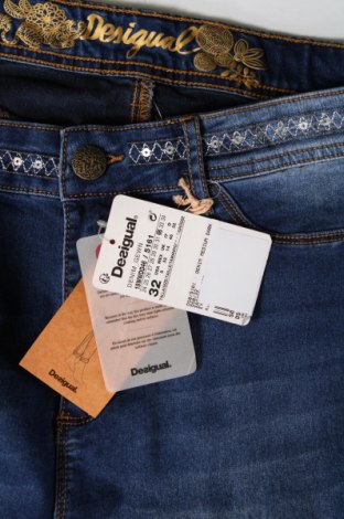 Dámske džínsy  Desigual, Veľkosť M, Farba Modrá, Cena  53,20 €