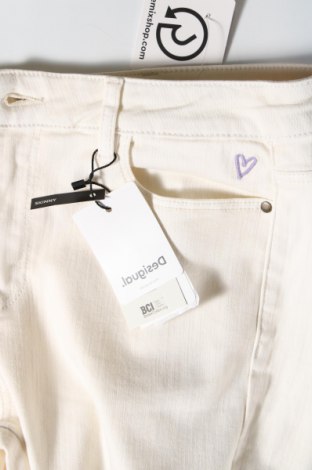 Damen Jeans Desigual, Größe M, Farbe Ecru, Preis 47,88 €