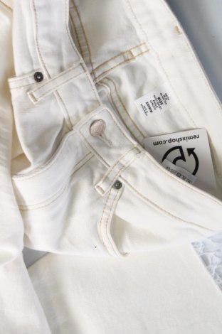 Γυναικείο Τζίν H&M, Μέγεθος M, Χρώμα Λευκό, Τιμή 15,00 €