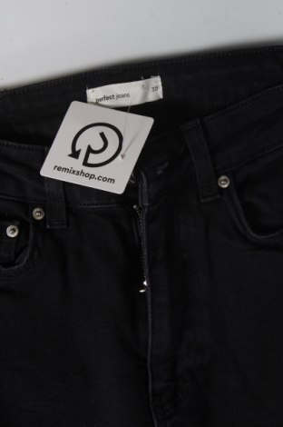 Damskie jeansy Perfect Jeans By Gina Tricot, Rozmiar XS, Kolor Czarny, Cena 73,89 zł