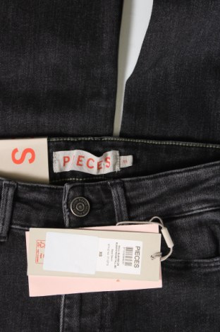 Dámske džínsy  Pieces, Veľkosť XS, Farba Sivá, Cena  14,69 €