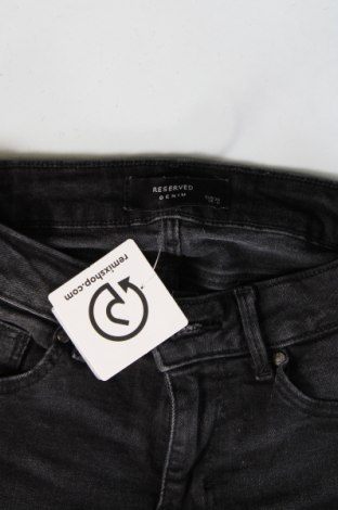 Dámske džínsy  Reserved, Veľkosť XS, Farba Sivá, Cena  6,68 €