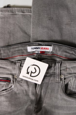 Дамски дънки Tommy Jeans, Размер S, Цвят Сив, Цена 79,56 лв.
