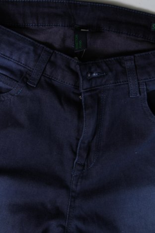 Damskie jeansy United Colors Of Benetton, Rozmiar L, Kolor Niebieski, Cena 63,40 zł