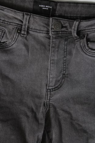 Dámske džínsy  Vero Moda, Veľkosť S, Farba Sivá, Cena  3,86 €
