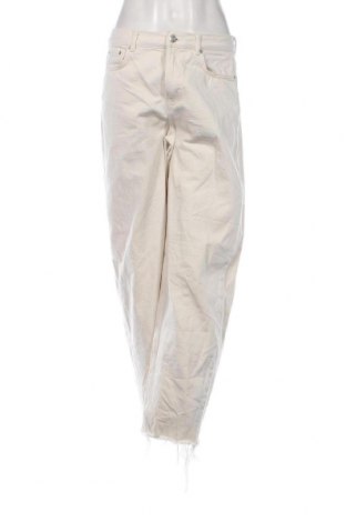 Дамски дънки Zara, Размер M, Цвят Екрю, Цена 49,35 лв.
