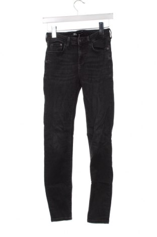 Dámské džíny  Zara, Velikost M, Barva Černá, Cena  215,00 Kč