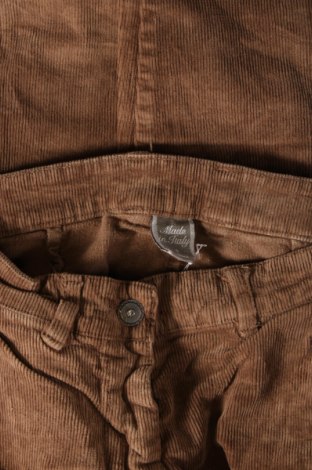 Дамски джинси Made In Italy, Размер S, Цвят Бежов, Цена 3,77 лв.