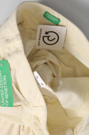 Pantaloni de velvet de femei United Colors Of Benetton, Mărime XS, Culoare Ecru, Preț 64,24 Lei