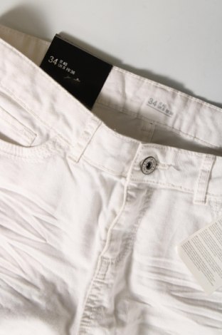 Дамски къс панталон, Размер XS, Цвят Бял, Цена 12,40 лв.