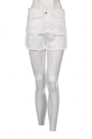 Γυναικείο κοντό παντελόνι, Μέγεθος M, Χρώμα Λευκό, Τιμή 4,96 €