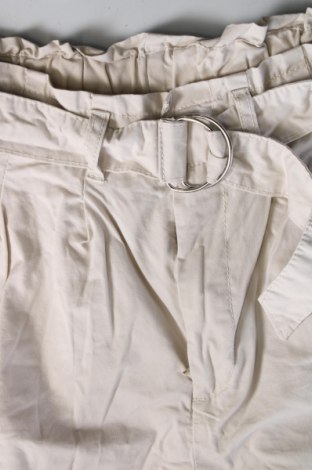 Дамски къс панталон, Размер S, Цвят Бежов, Цена 19,55 лв.