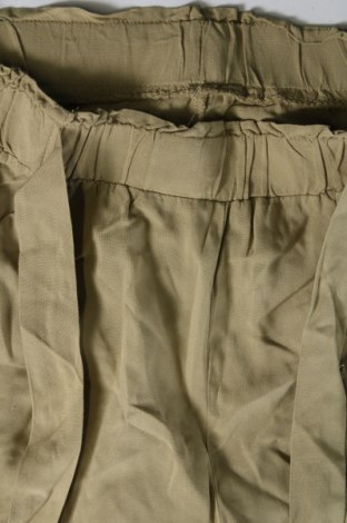 Дамски къс панталон, Размер M, Цвят Зелен, Цена 8,80 лв.