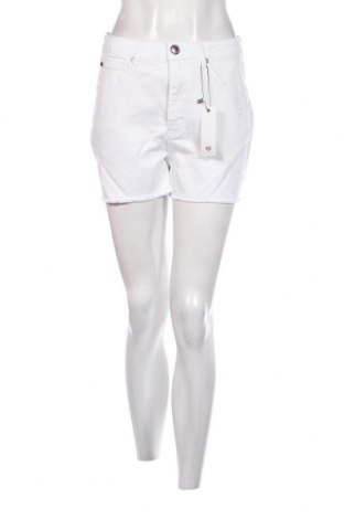 Γυναικείο κοντό παντελόνι Ajc, Μέγεθος M, Χρώμα Λευκό, Τιμή 7,19 €