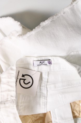Γυναικείο κοντό παντελόνι Ajc, Μέγεθος M, Χρώμα Λευκό, Τιμή 7,03 €