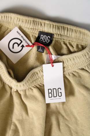 Дамски къс панталон BDG, Размер L, Цвят Бежов, Цена 77,00 лв.