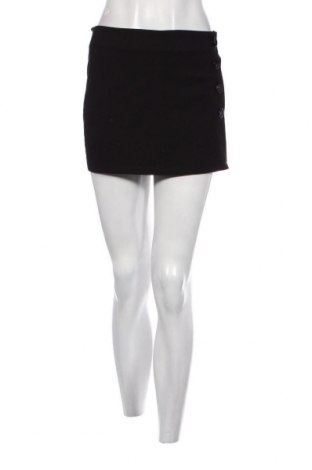 Γυναικείο κοντό παντελόνι Bershka, Μέγεθος M, Χρώμα Μαύρο, Τιμή 9,72 €