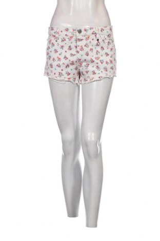 Γυναικείο κοντό παντελόνι Bershka, Μέγεθος M, Χρώμα Λευκό, Τιμή 5,83 €