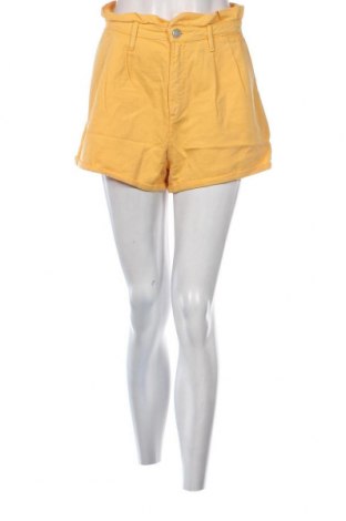 Γυναικείο κοντό παντελόνι Bershka, Μέγεθος S, Χρώμα Κίτρινο, Τιμή 8,00 €
