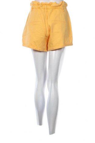 Pantaloni scurți de femei Bershka, Mărime S, Culoare Galben, Preț 39,90 Lei