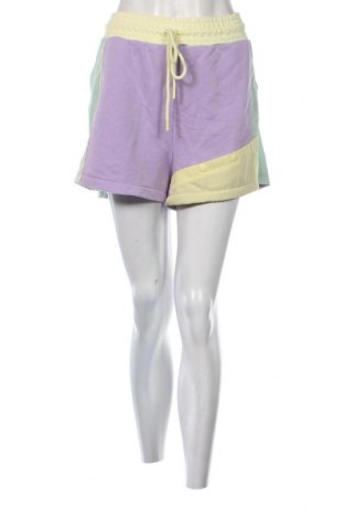 Дамски къс панталон Bershka, Размер XL, Цвят Многоцветен, Цена 11,73 лв.