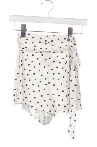 Γυναικείο κοντό παντελόνι Boohoo, Μέγεθος XS, Χρώμα Λευκό, Τιμή 5,83 €