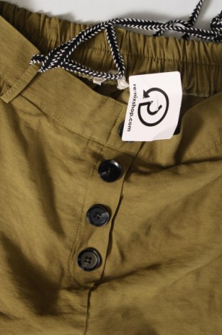 Дамски къс панталон Cache Cache, Размер S, Цвят Зелен, Цена 10,26 лв.