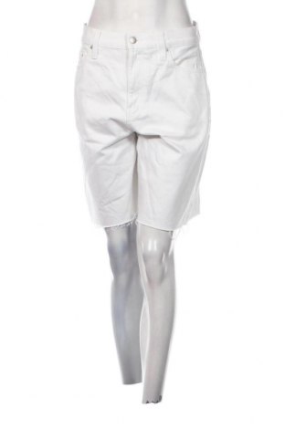 Γυναικείο κοντό παντελόνι Calvin Klein Jeans, Μέγεθος S, Χρώμα Λευκό, Τιμή 63,92 €