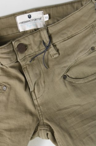 Дамски къс панталон Freeman T. Porter, Размер XS, Цвят Зелен, Цена 35,35 лв.
