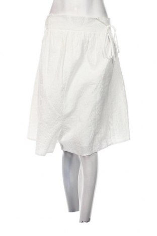 Дамски къс панталон Glamorous, Размер L, Цвят Бял, Цена 30,80 лв.